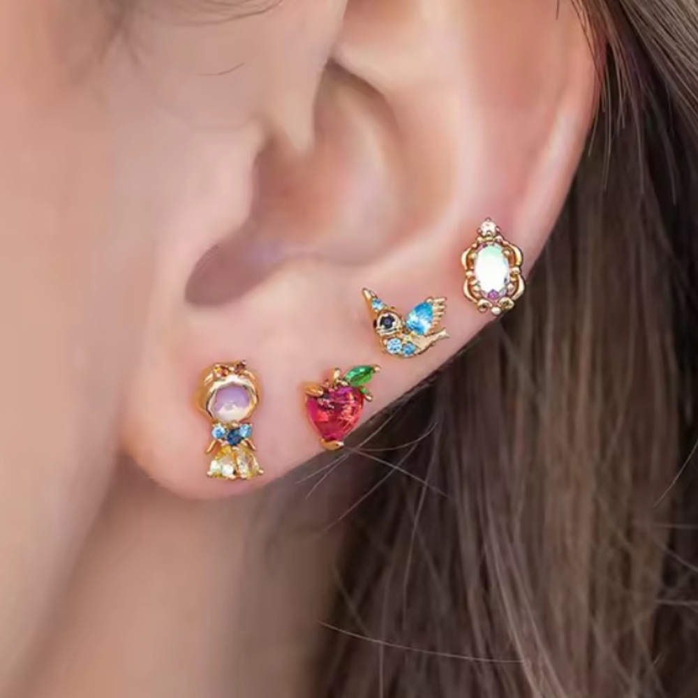 Disney’s Snow White Stud Earrings Set- Gold